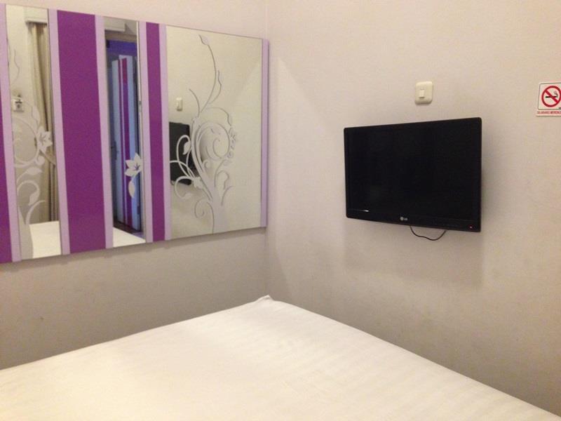 Violet Hotel Malang Exterior foto